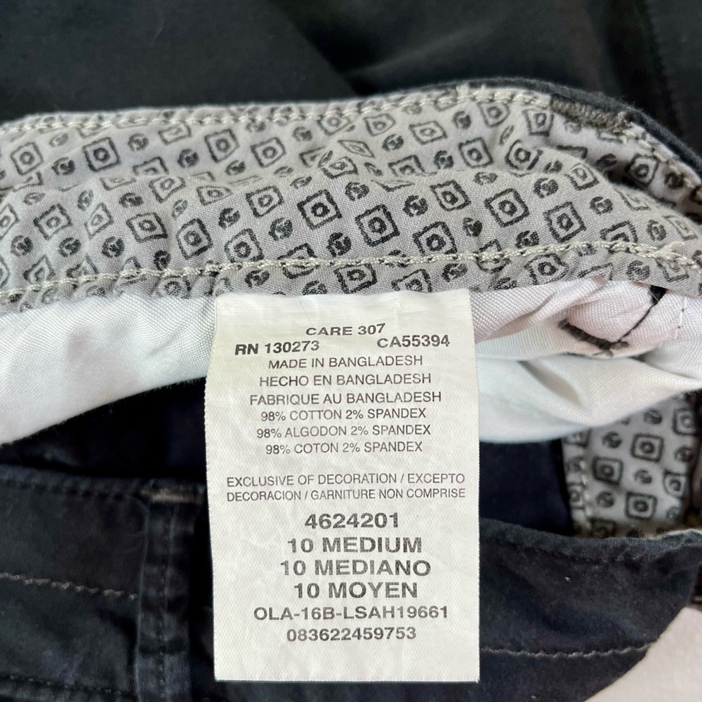 2 pair size 10 shorts for women- Lee Natural Fit, Gloria Vanderbilt Cream Cargo - Picture 17 of 17